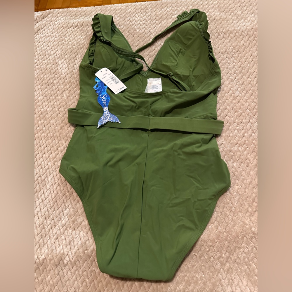 One piece swimsuit never worn